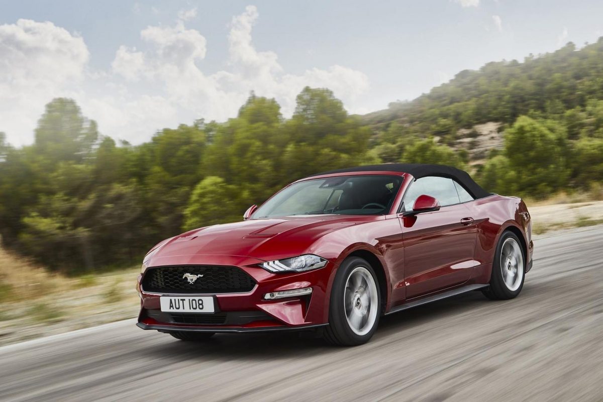 FORD MUSTANG