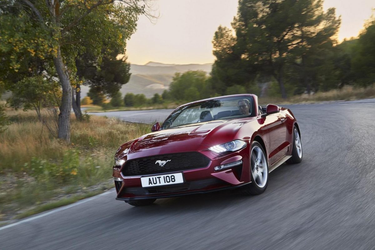 FORD MUSTANG