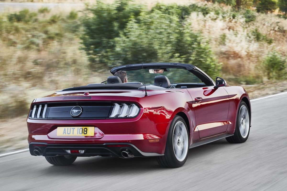 FORD MUSTANG