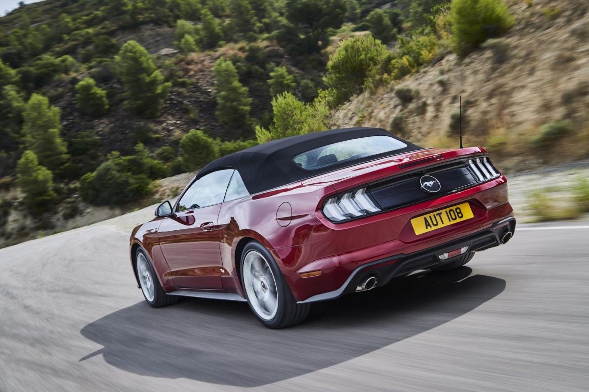 FORD MUSTANG