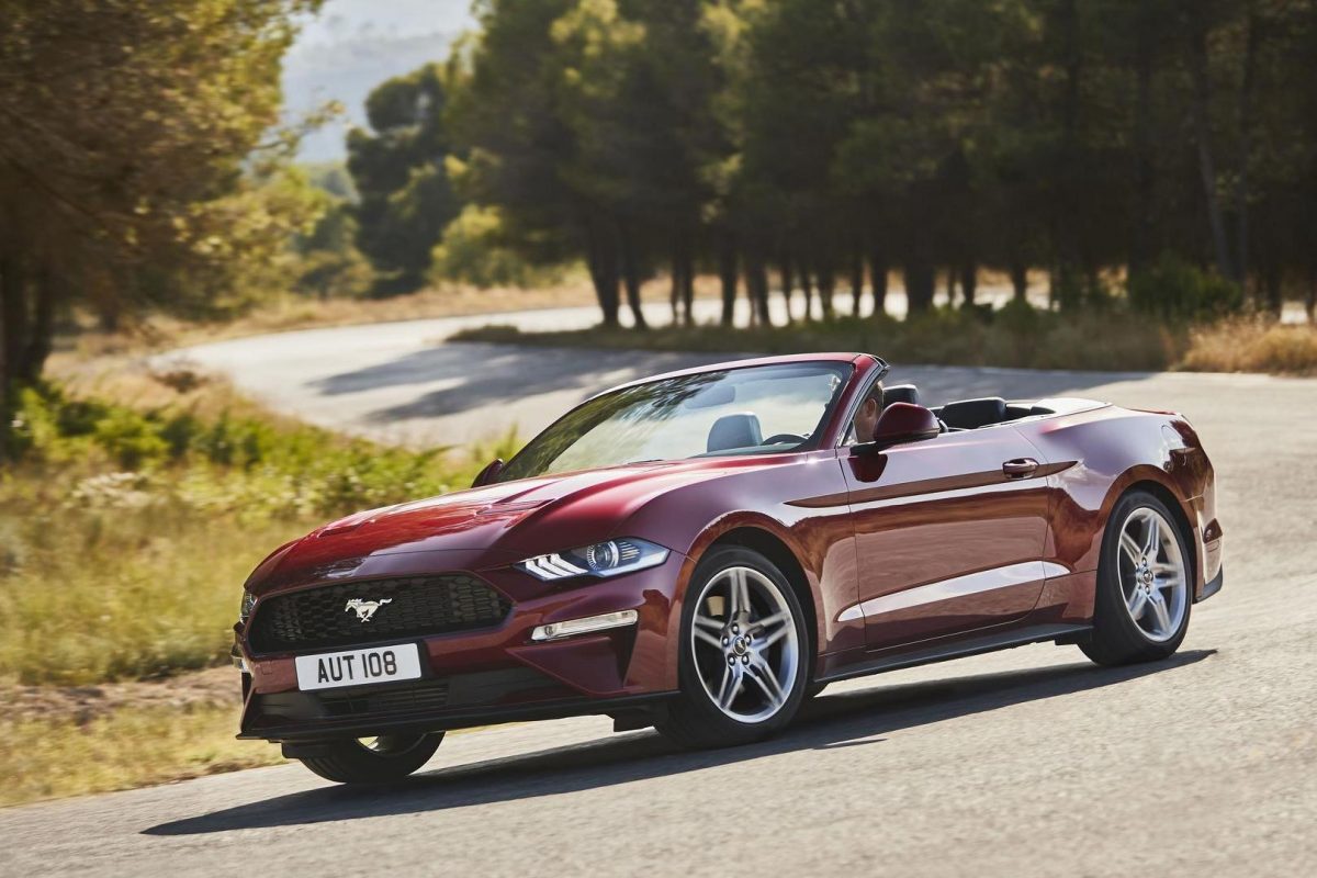 FORD MUSTANG