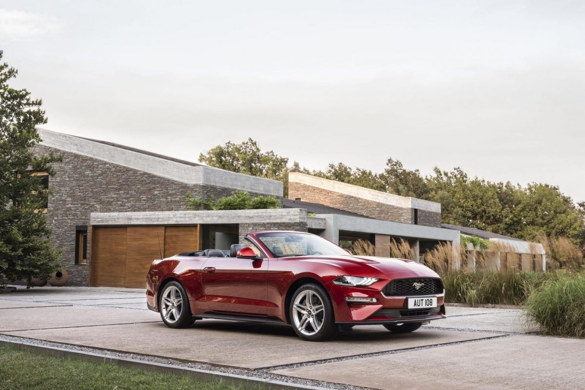 FORD MUSTANG