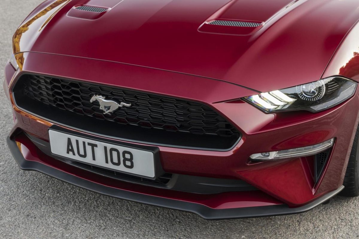 FORD MUSTANG