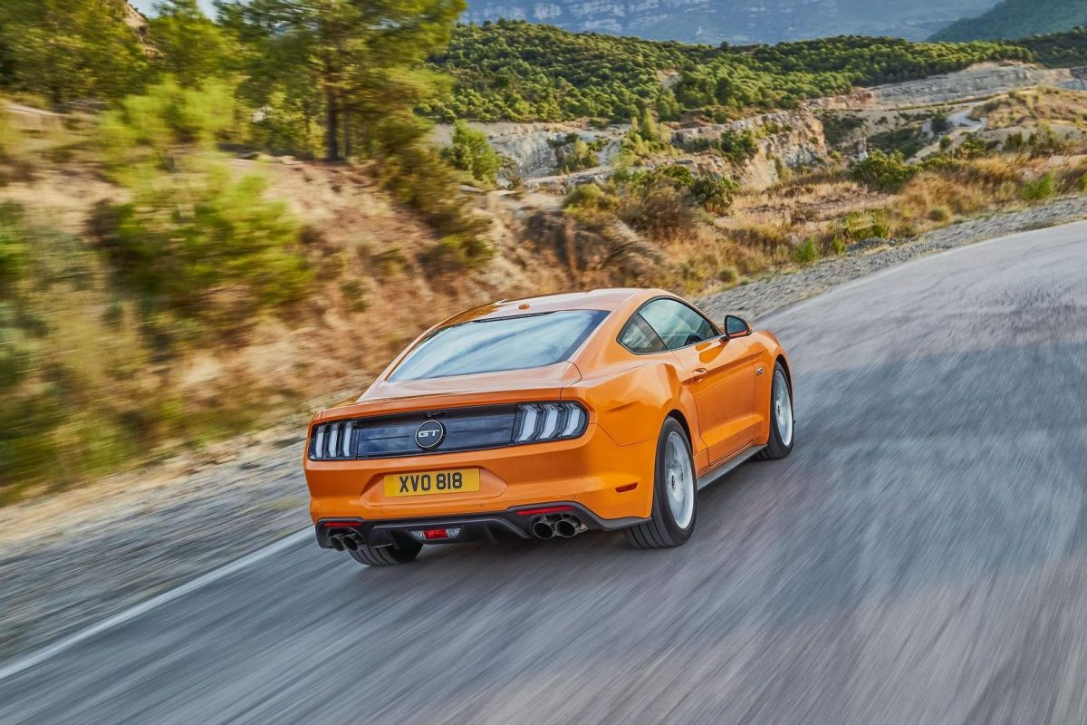 FORD MUSTANG