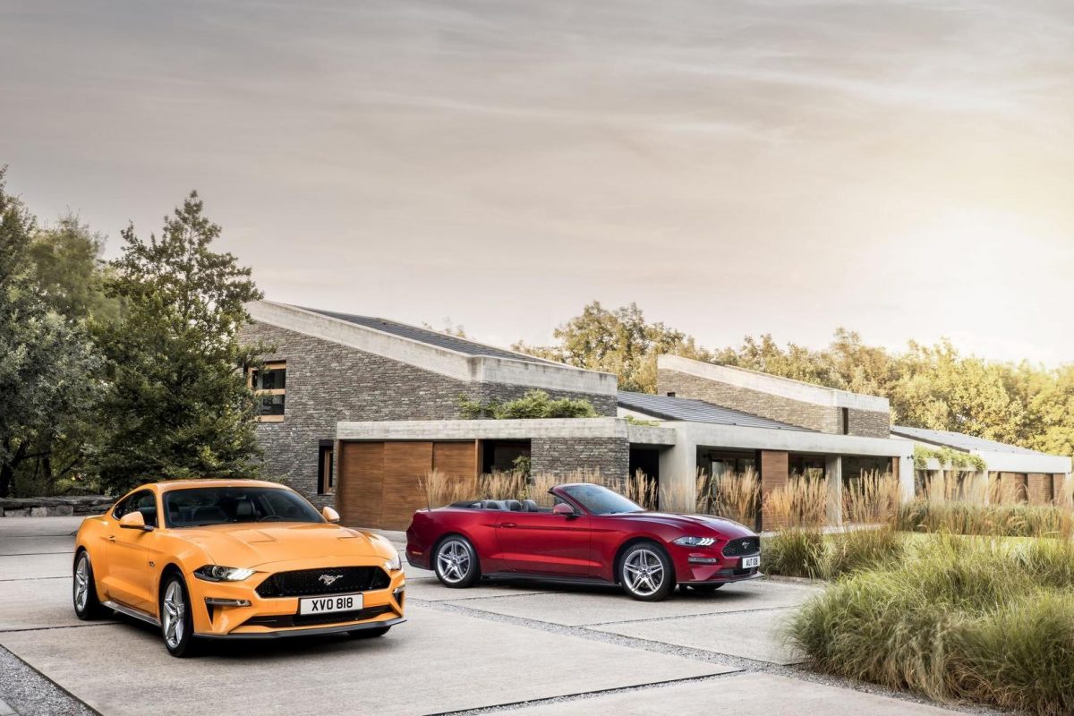 FORD MUSTANG