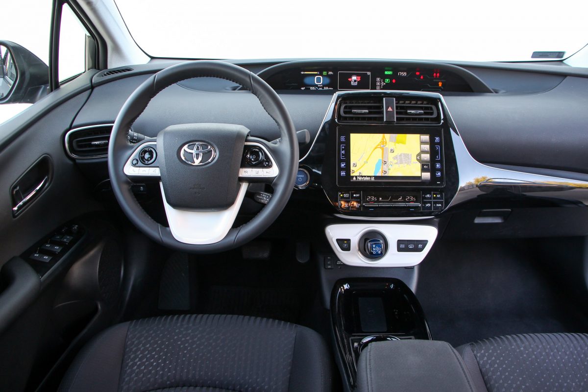 TOYOTA PRIUS
