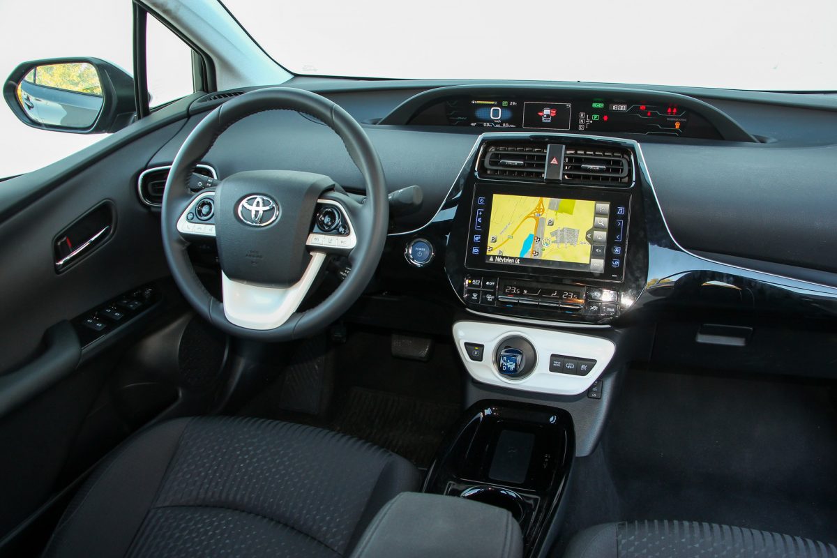 TOYOTA PRIUS