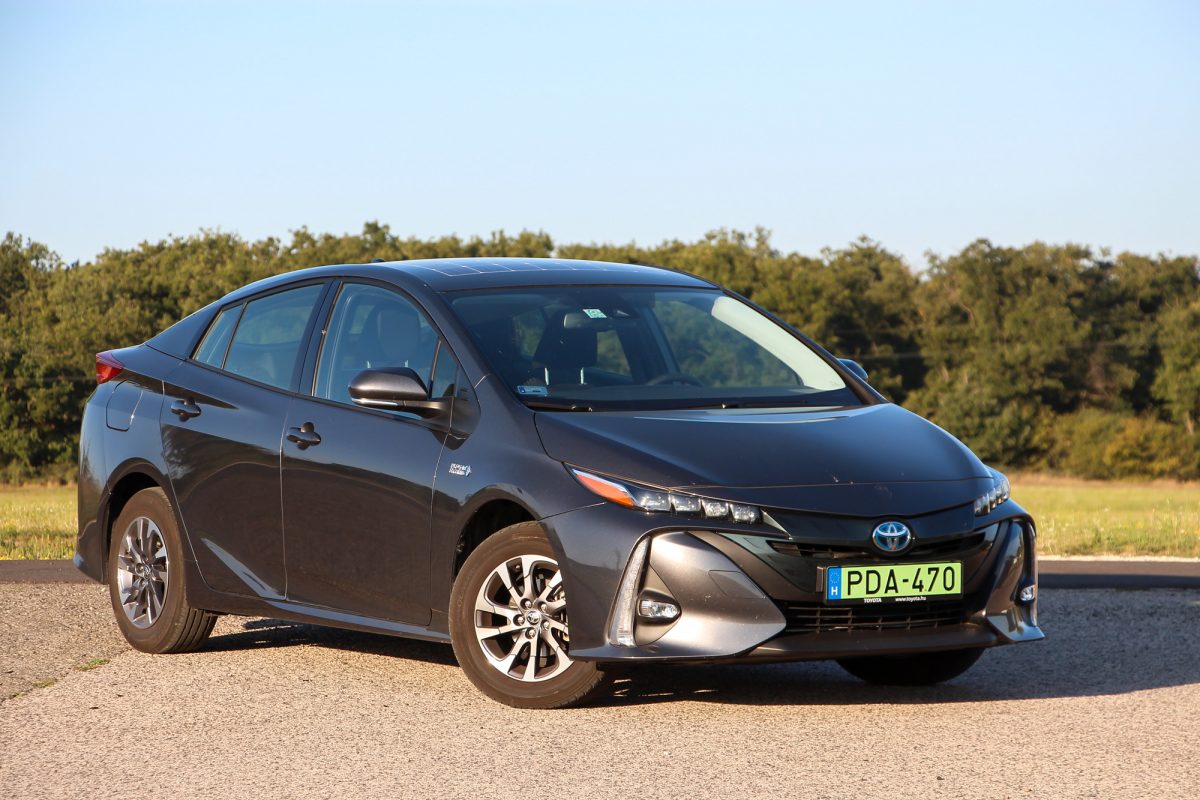 TOYOTA PRIUS