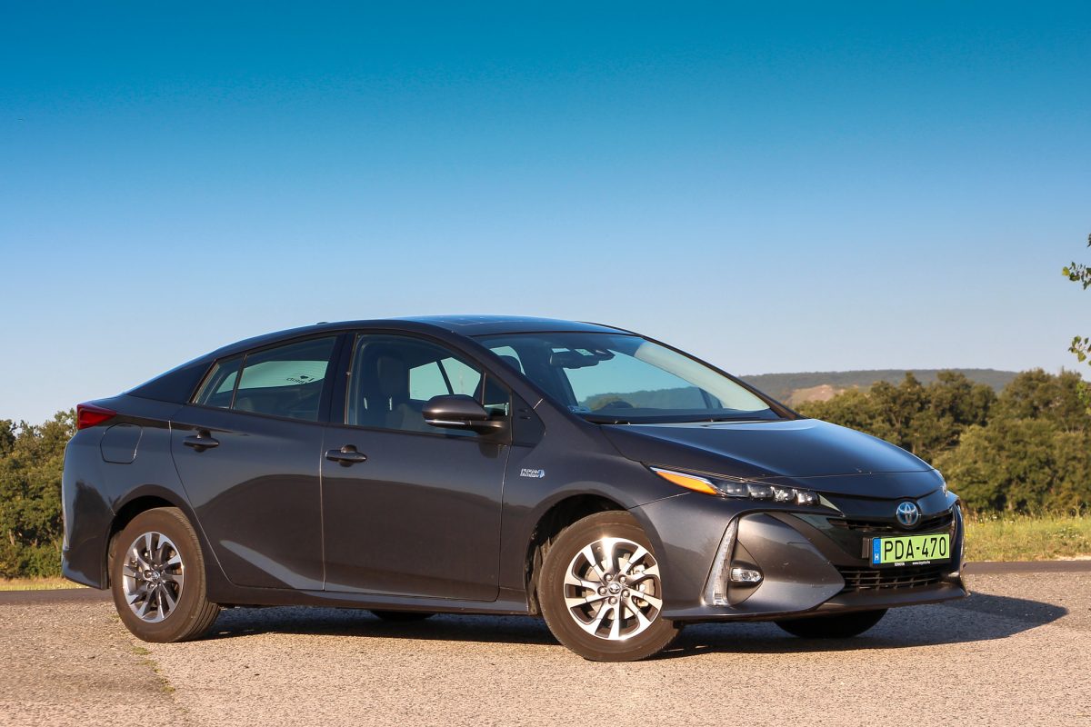 TOYOTA PRIUS