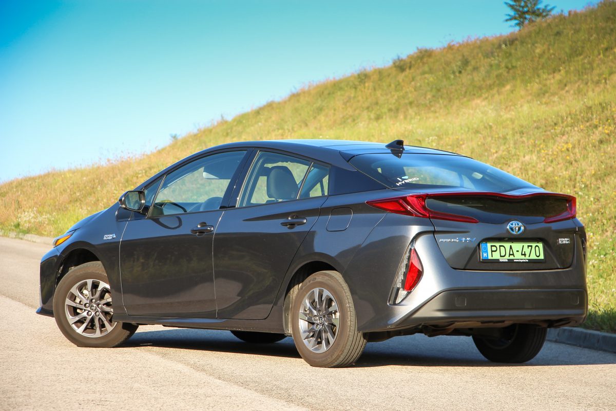 TOYOTA PRIUS