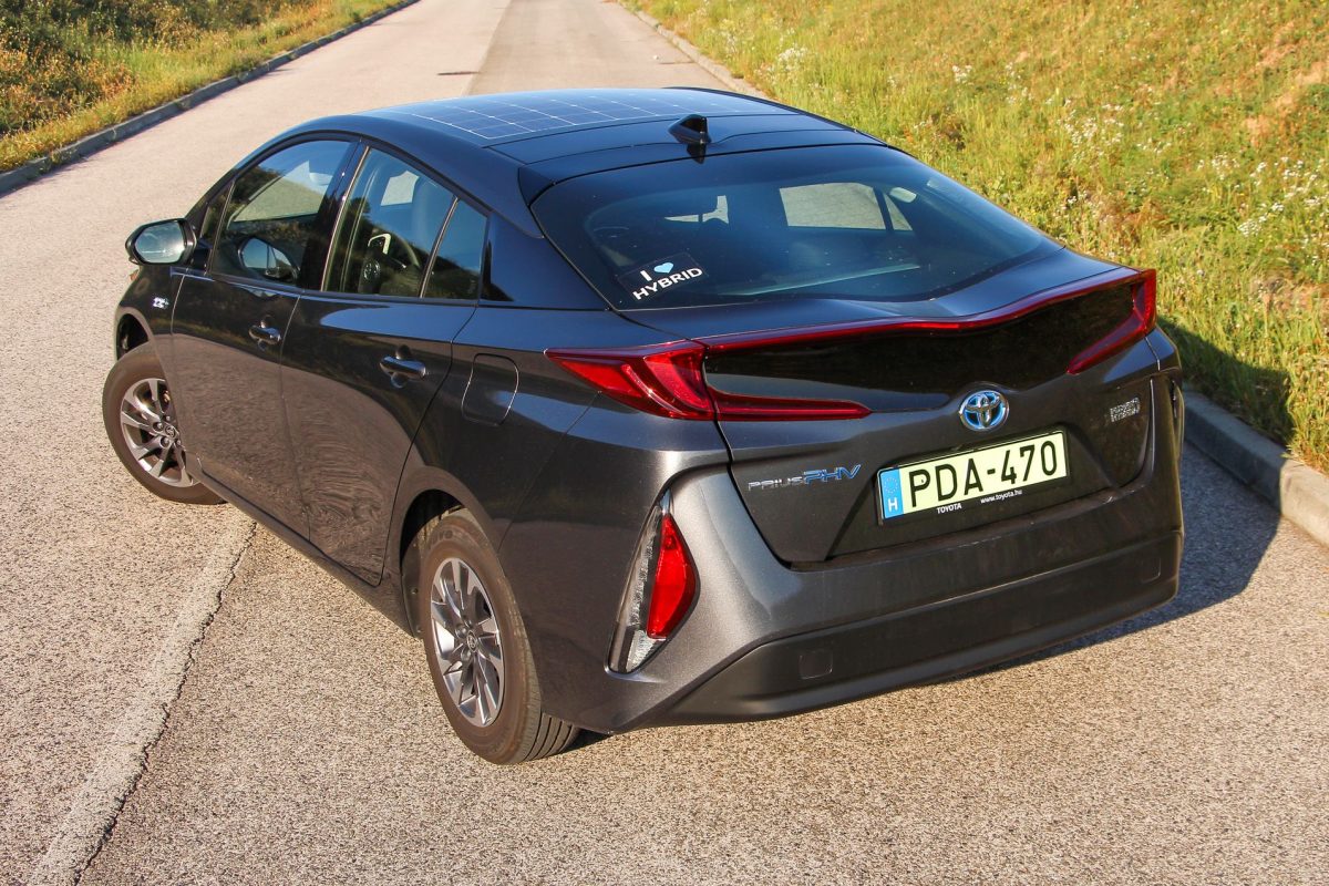 TOYOTA PRIUS