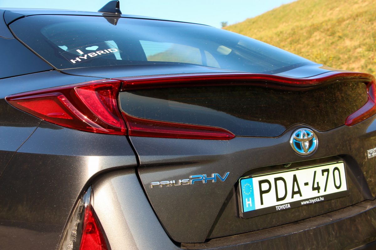 TOYOTA PRIUS