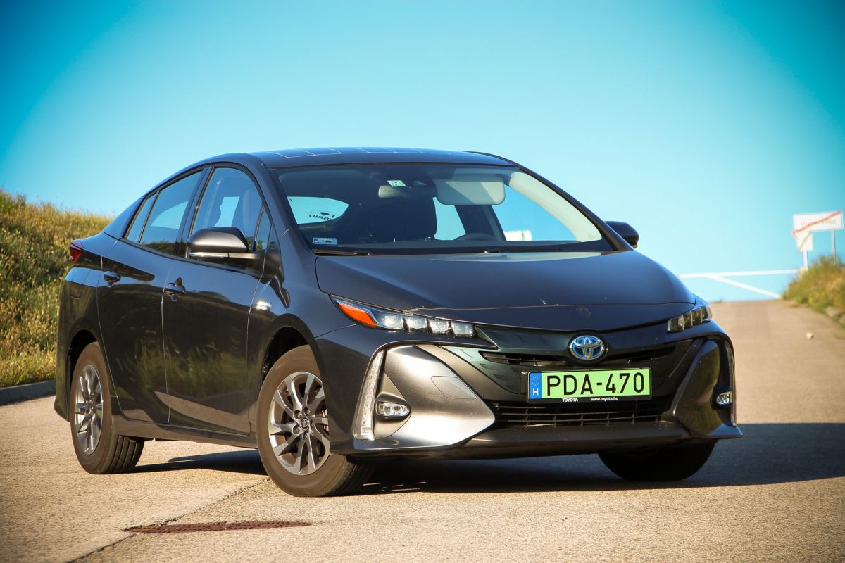 TOYOTA PRIUS