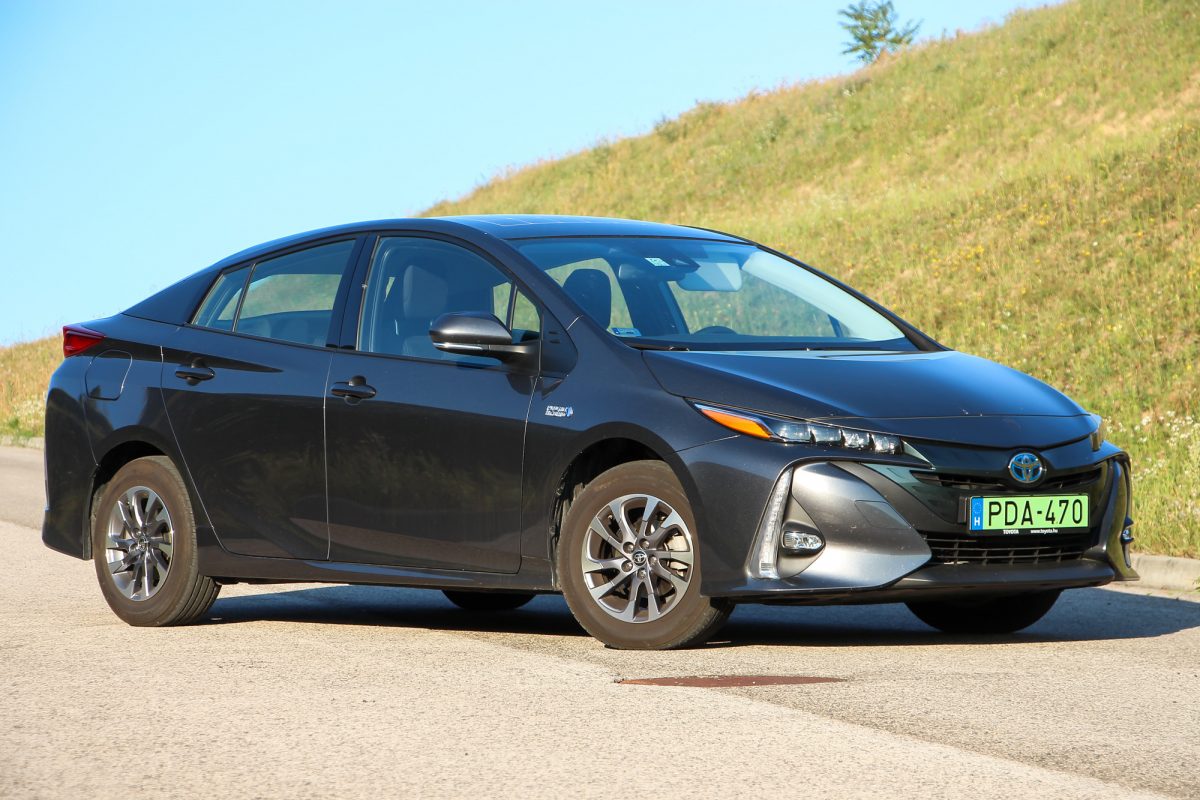 TOYOTA PRIUS