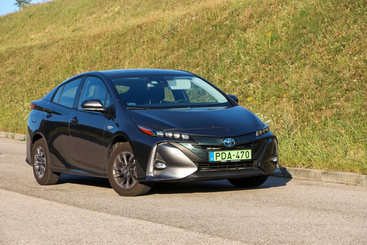 TOYOTA PRIUS