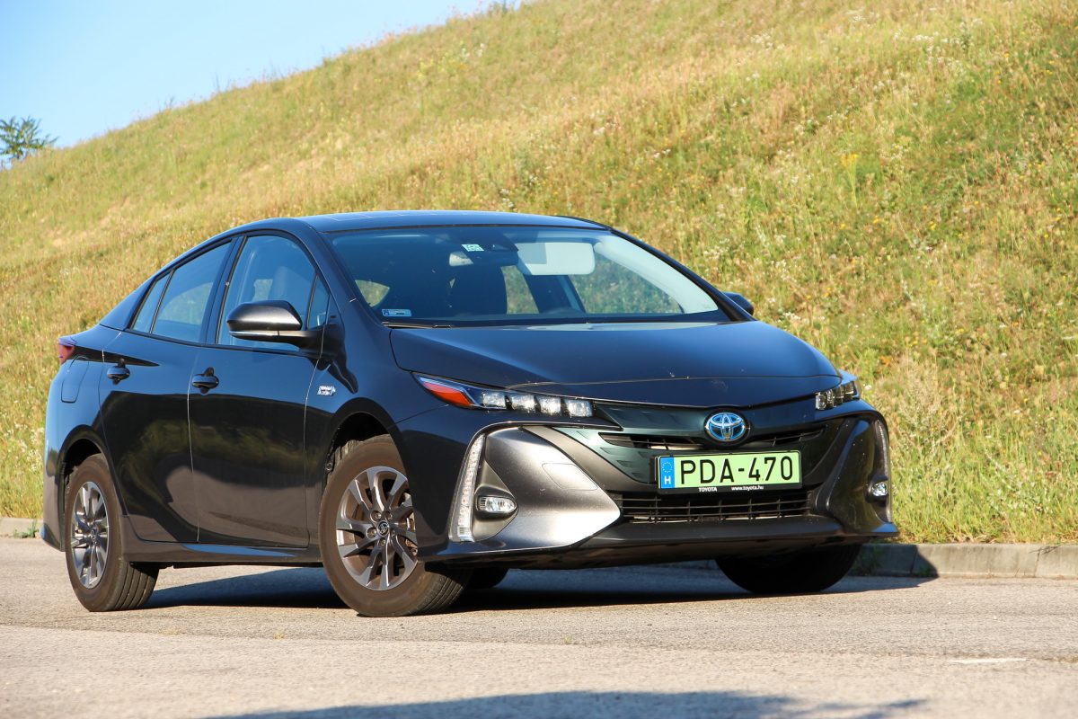 TOYOTA PRIUS