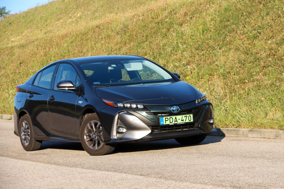 TOYOTA PRIUS