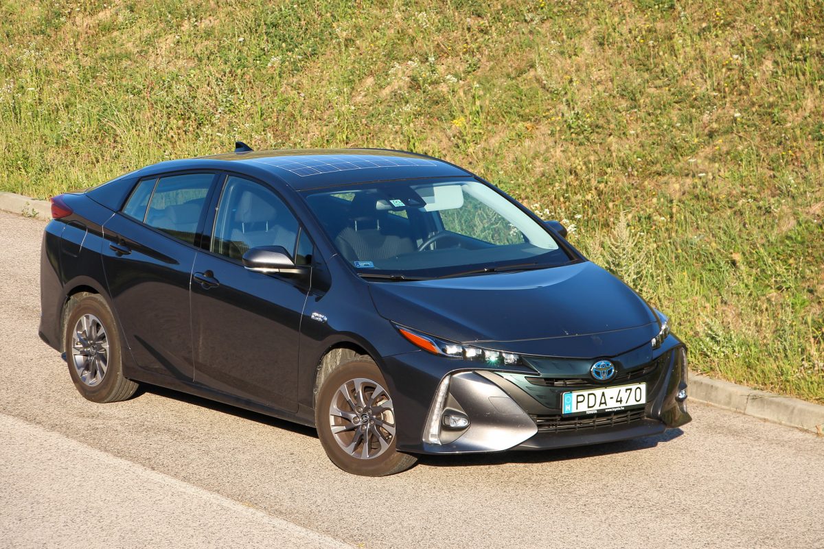 TOYOTA PRIUS