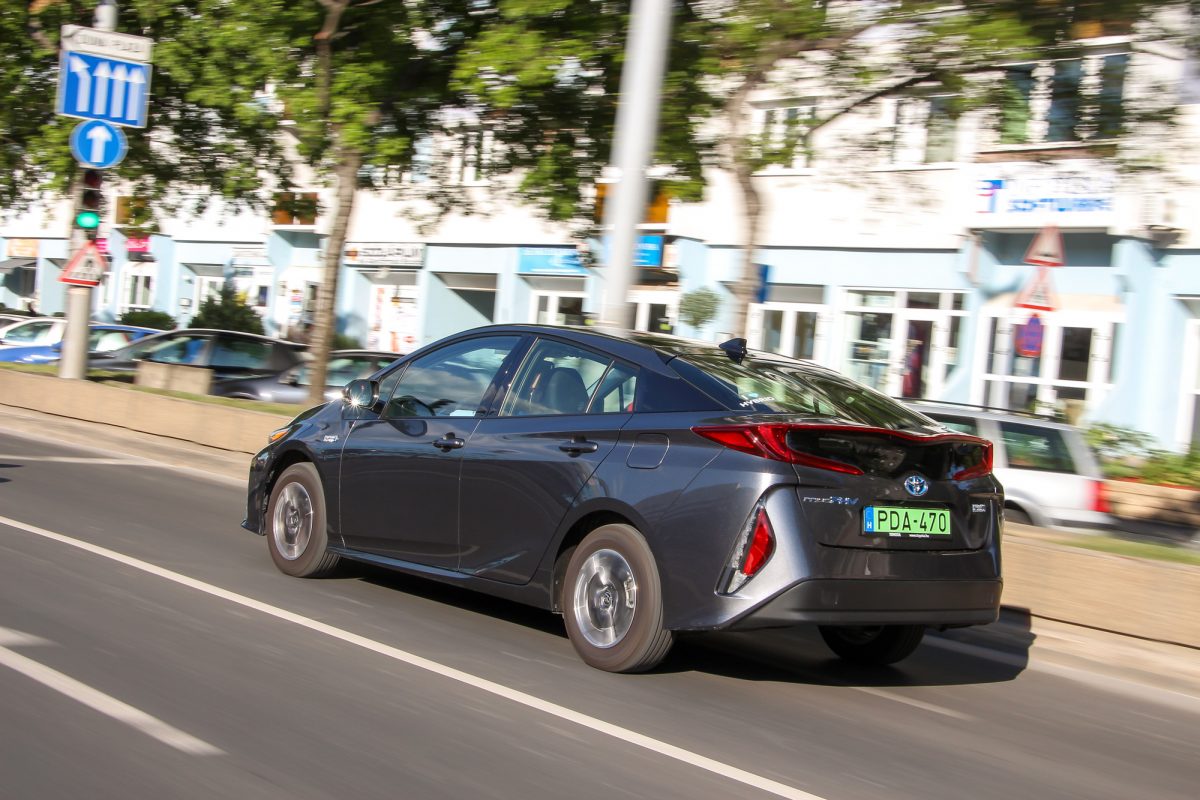 TOYOTA PRIUS