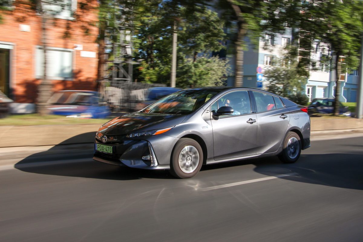 TOYOTA PRIUS