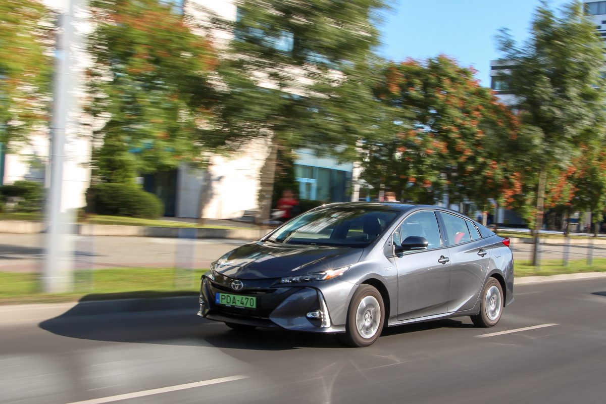 TOYOTA PRIUS