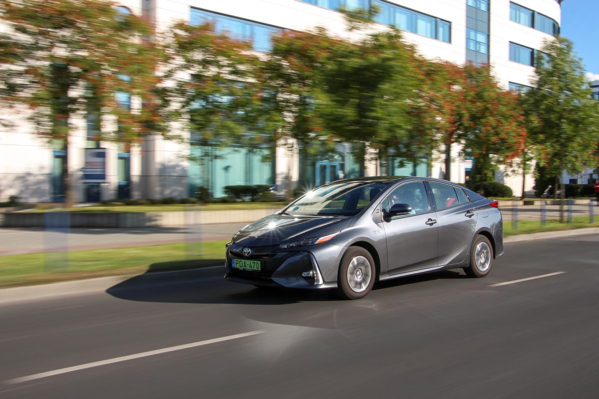 TOYOTA PRIUS
