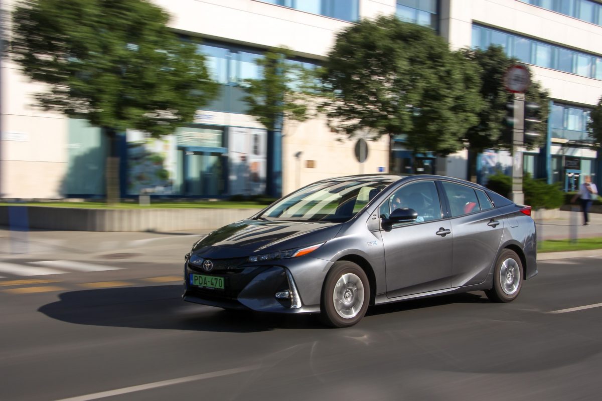 TOYOTA PRIUS
