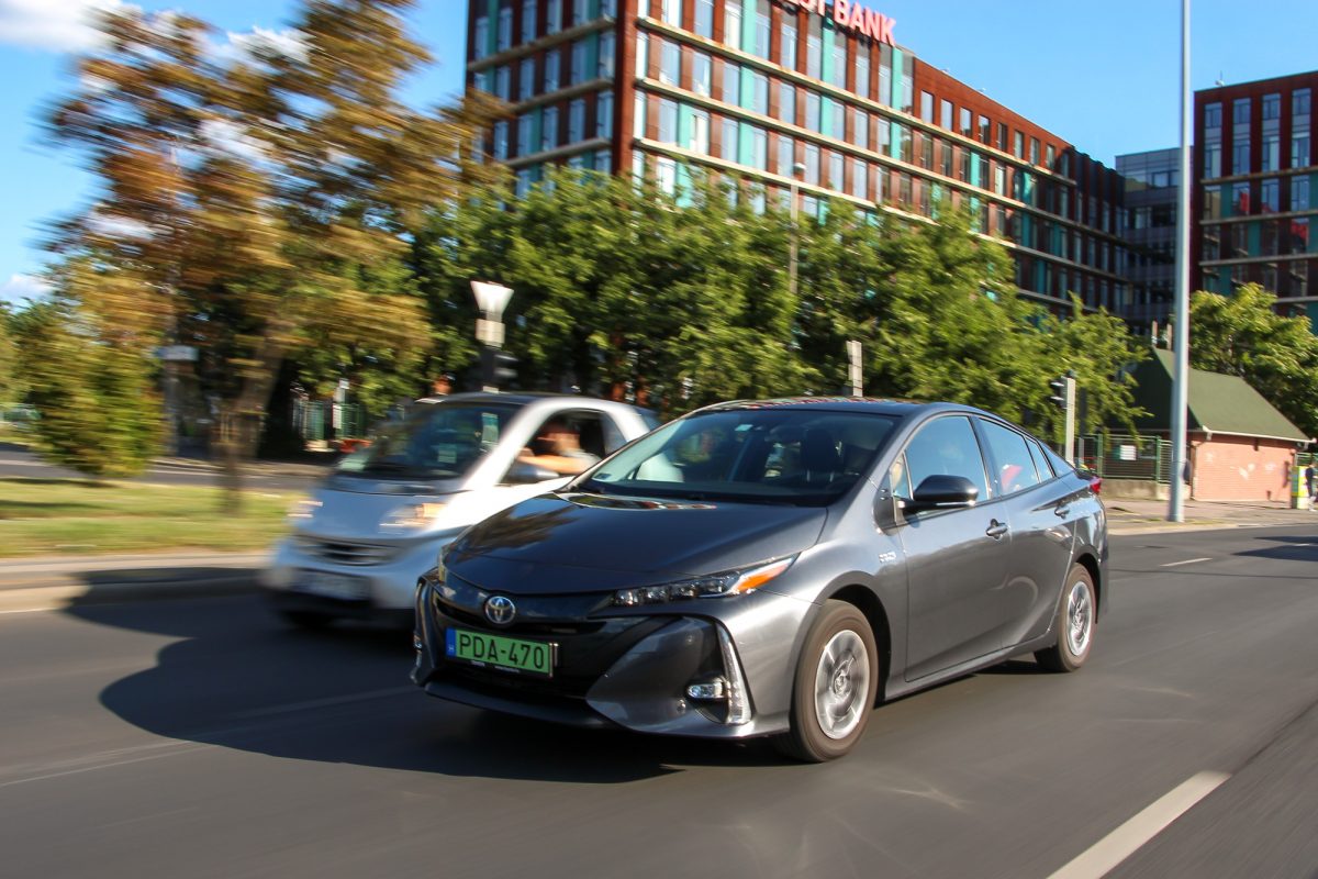 TOYOTA PRIUS