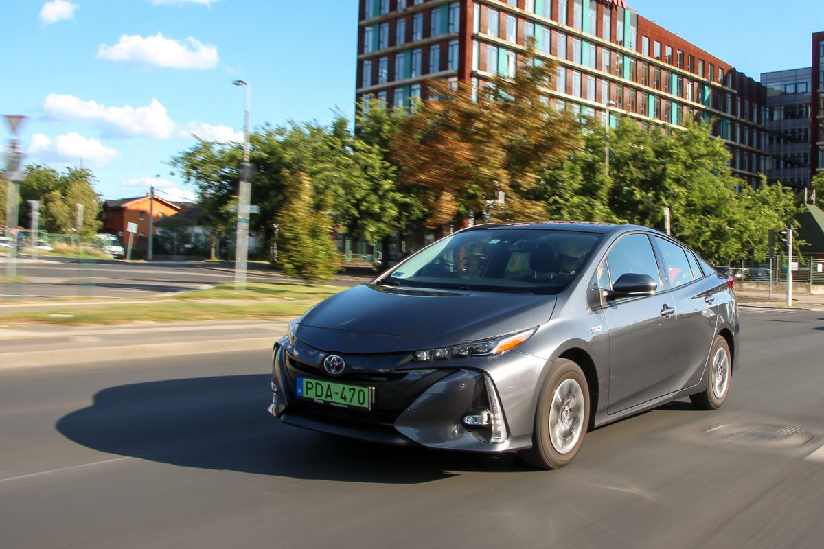TOYOTA PRIUS