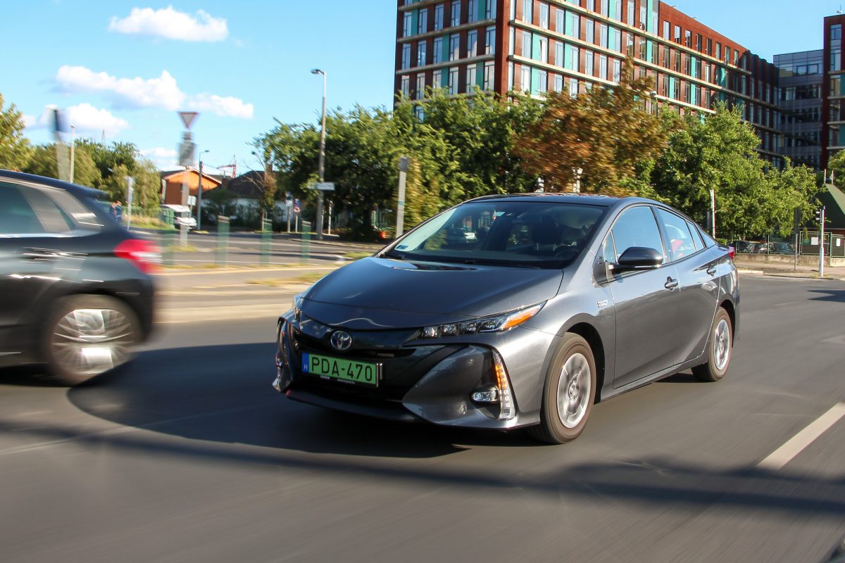 TOYOTA PRIUS