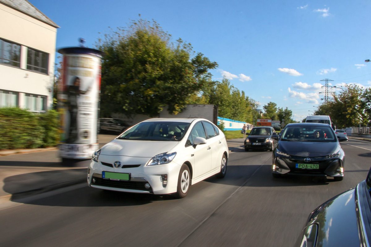 TOYOTA PRIUS