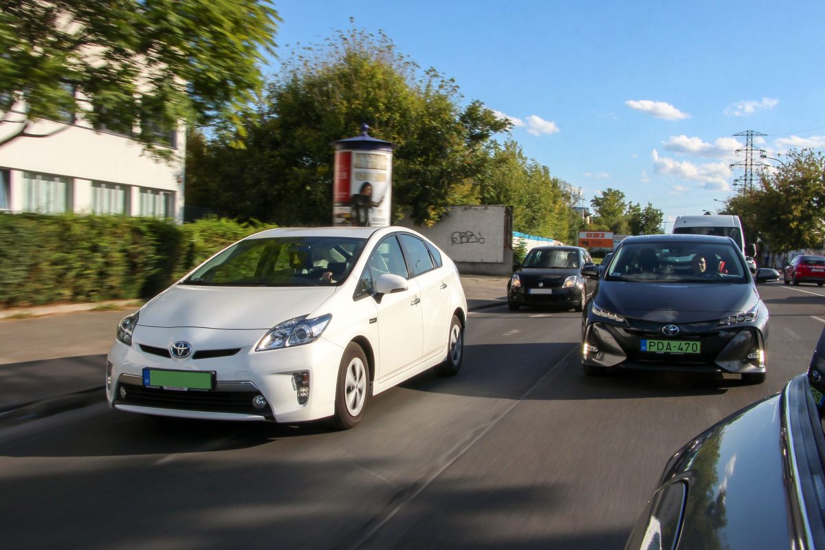 TOYOTA PRIUS