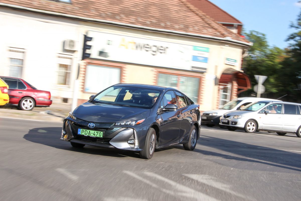 TOYOTA PRIUS