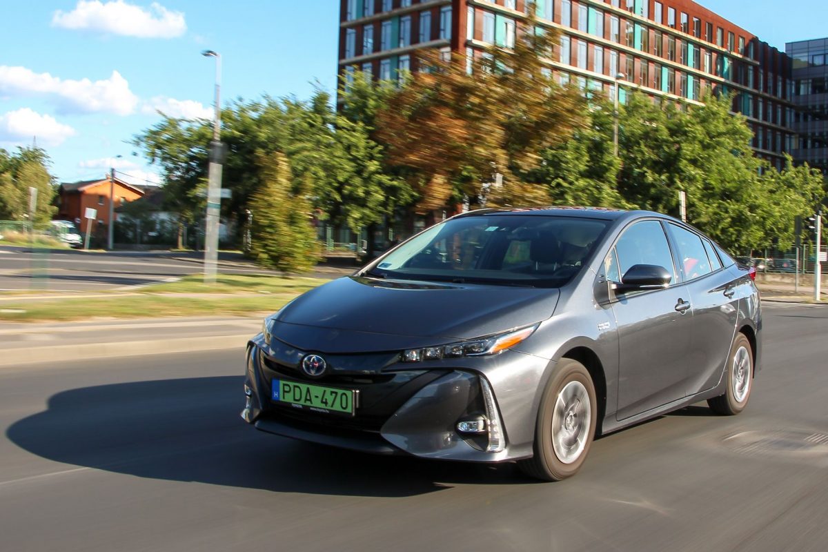 TOYOTA PRIUS