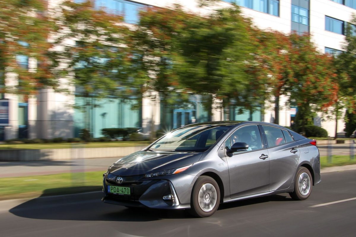 TOYOTA PRIUS