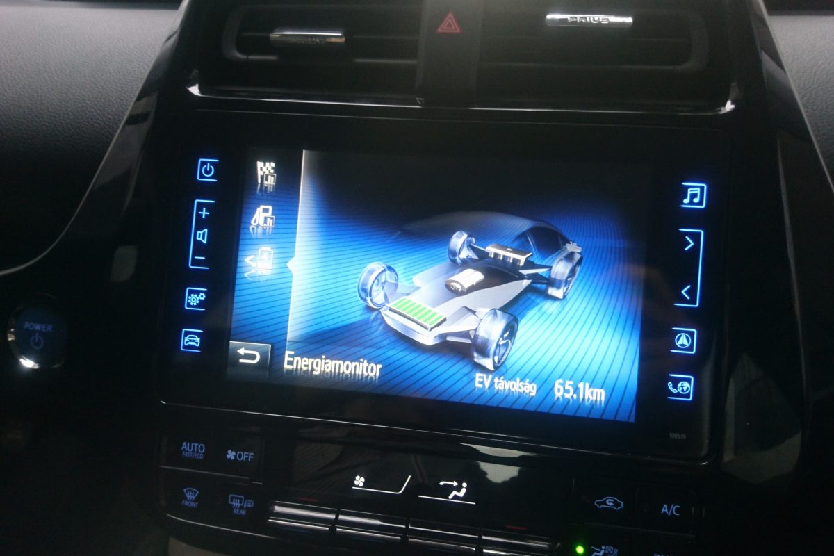 TOYOTA PRIUS