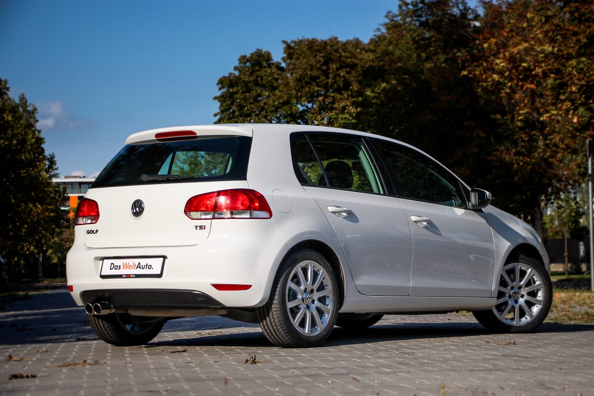 VOLKSWAGEN GOLF