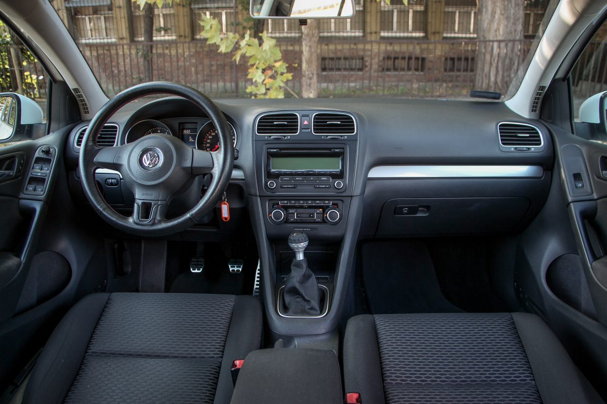 VOLKSWAGEN GOLF