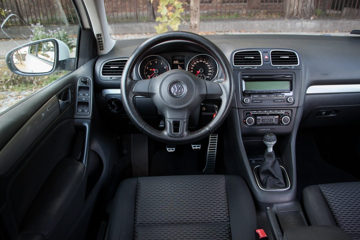 VOLKSWAGEN GOLF