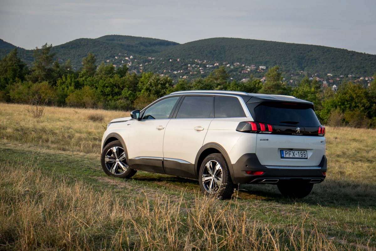 PEUGEOT 5008
