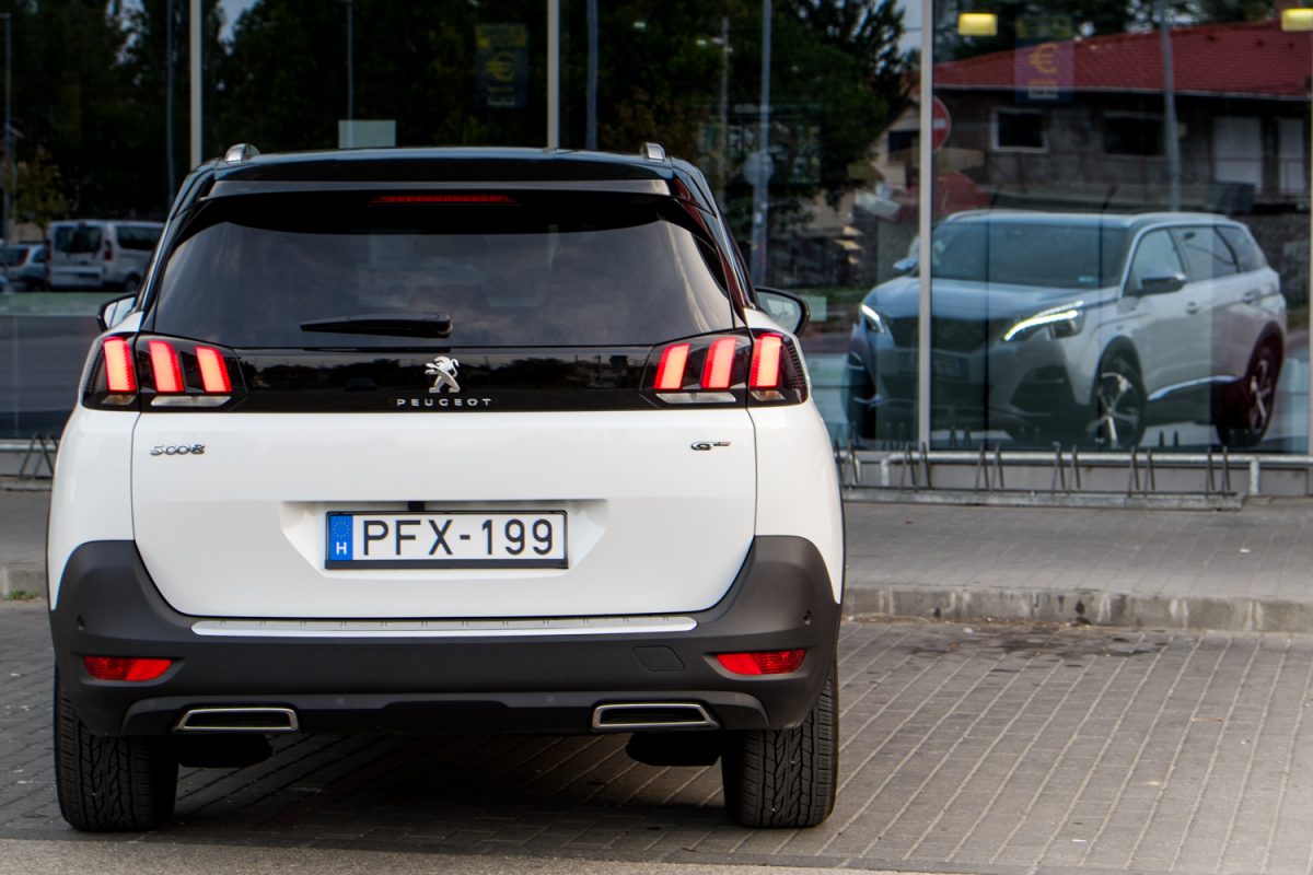 PEUGEOT 5008