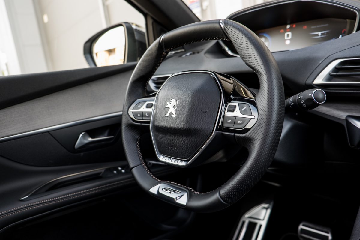 PEUGEOT 5008