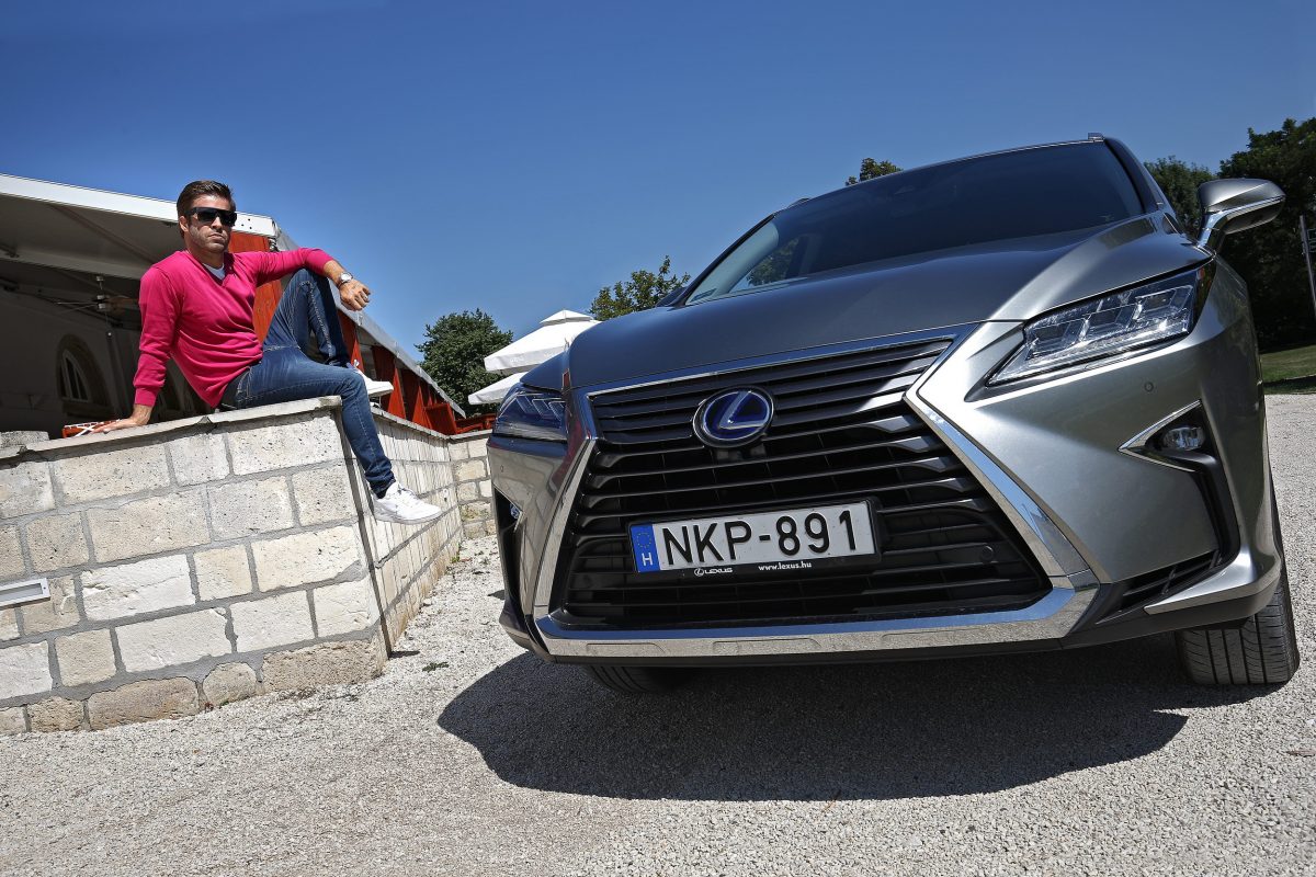 LEXUS
