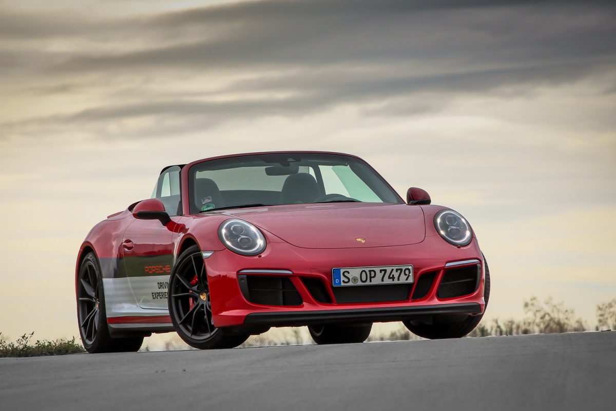 PORSCHE 911