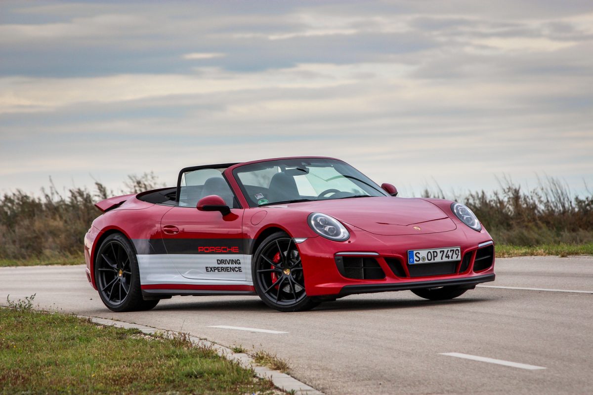 PORSCHE 911