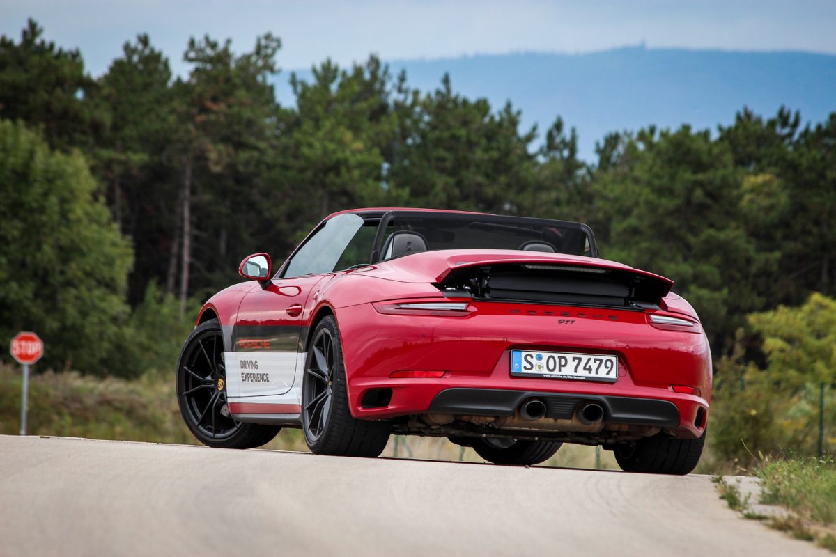 PORSCHE 911