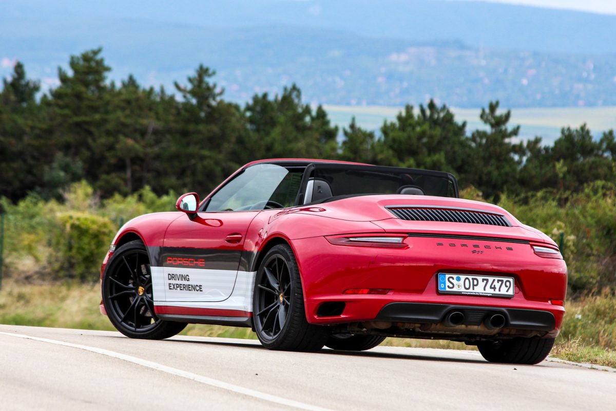 PORSCHE 911
