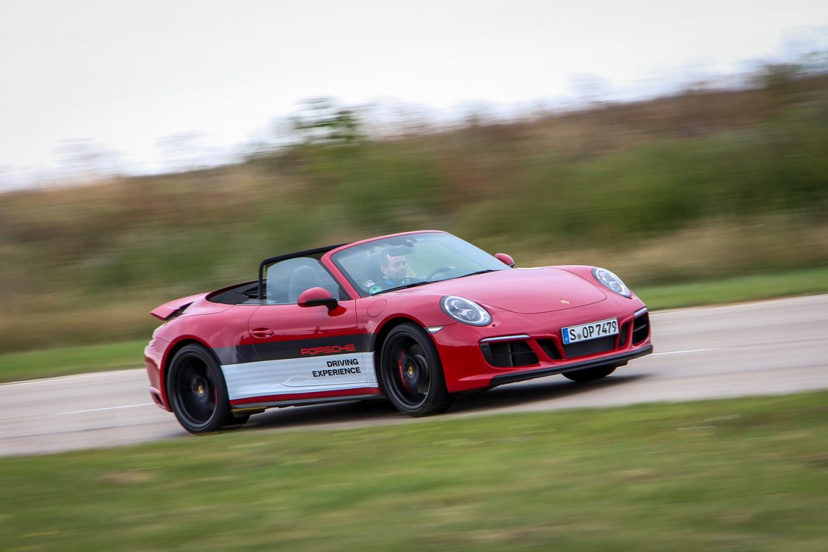 PORSCHE 911
