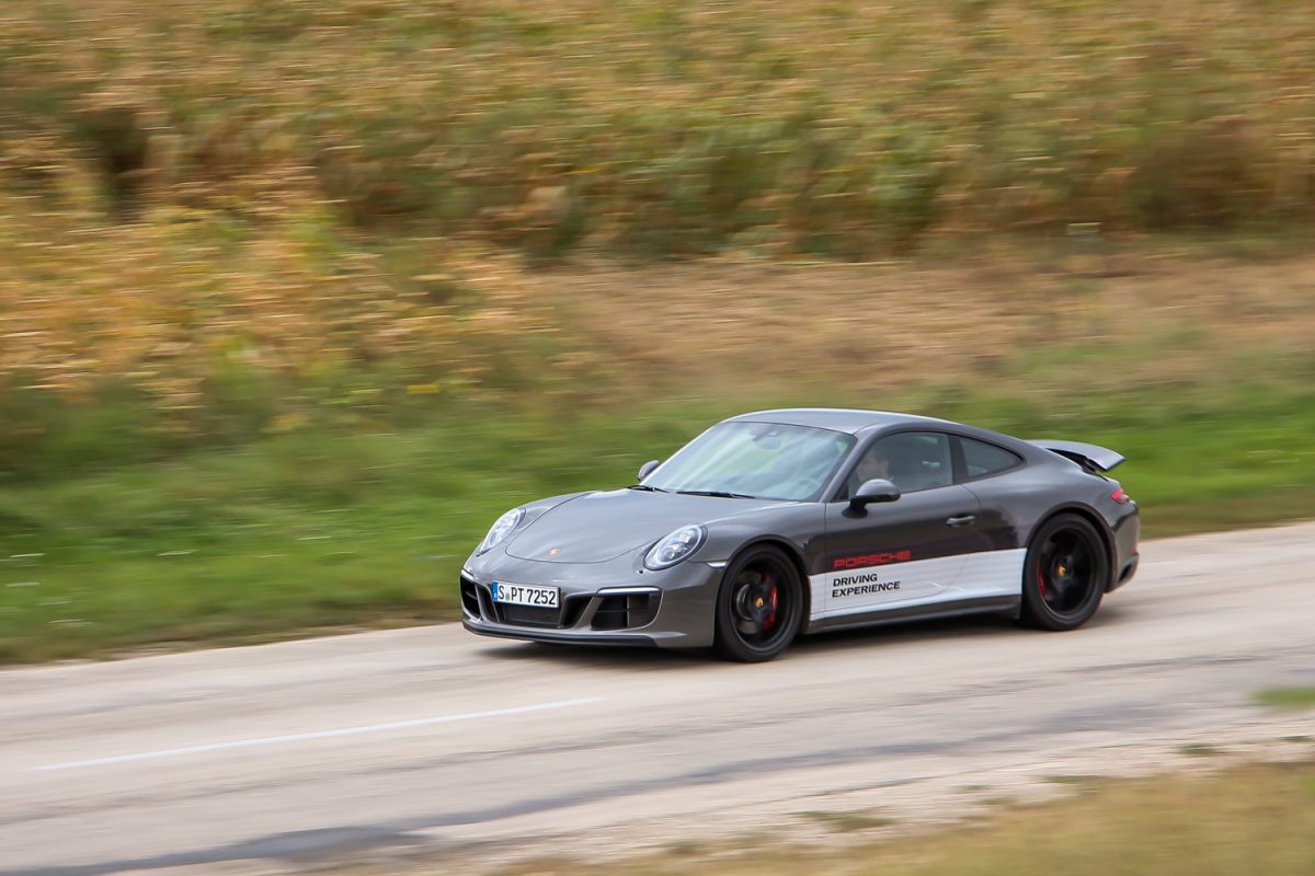PORSCHE 911