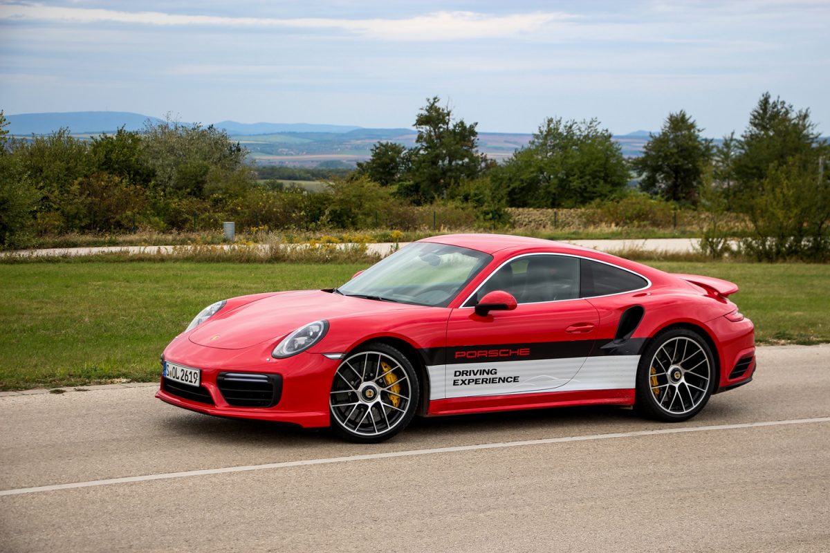 PORSCHE 911